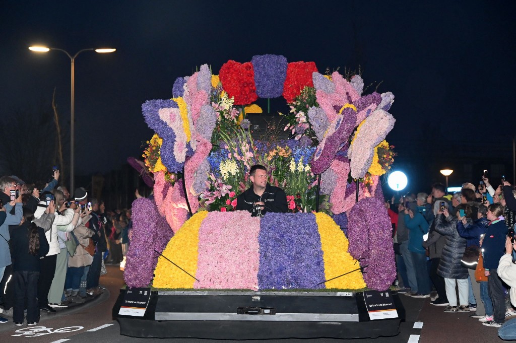 ../Images/Verlicht bloemencorso 2025 024.jpg